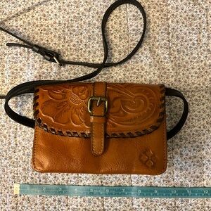 Small Patricia Nash Tooled Camel Purse!